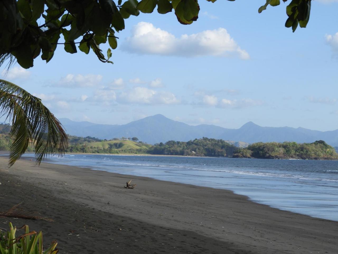 El nido del tucán Villa Torio Esterno foto